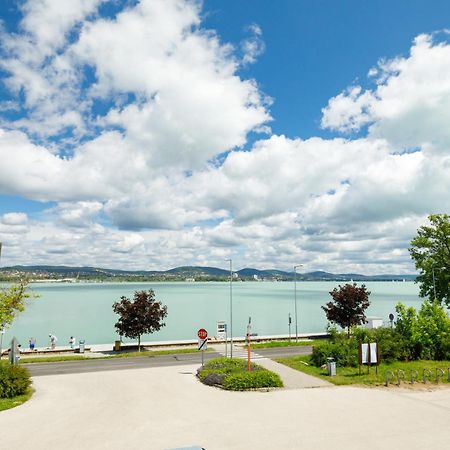 Lepke Apartmanhaz Es Etterem Tihany Bagian luar foto
