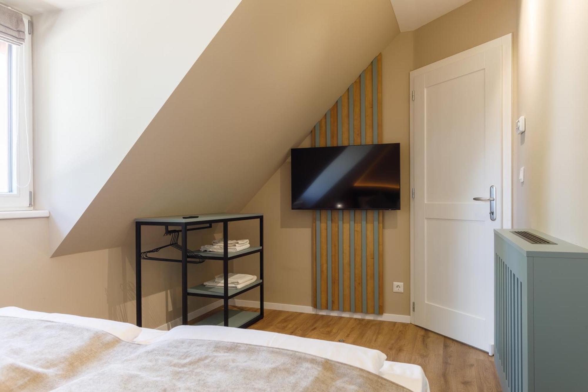 Lepke Apartmanhaz Es Etterem Tihany Bagian luar foto