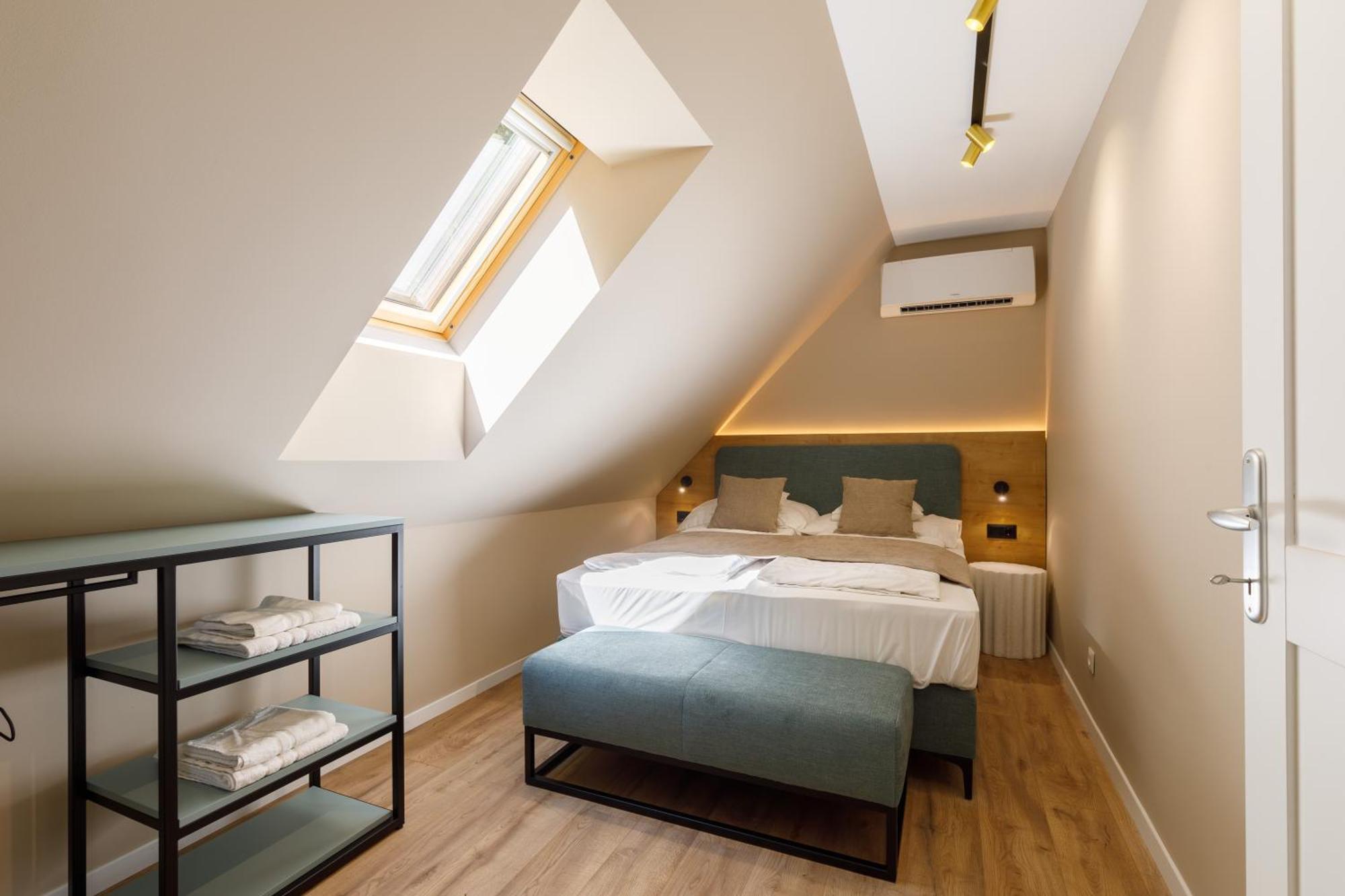 Lepke Apartmanhaz Es Etterem Tihany Bagian luar foto