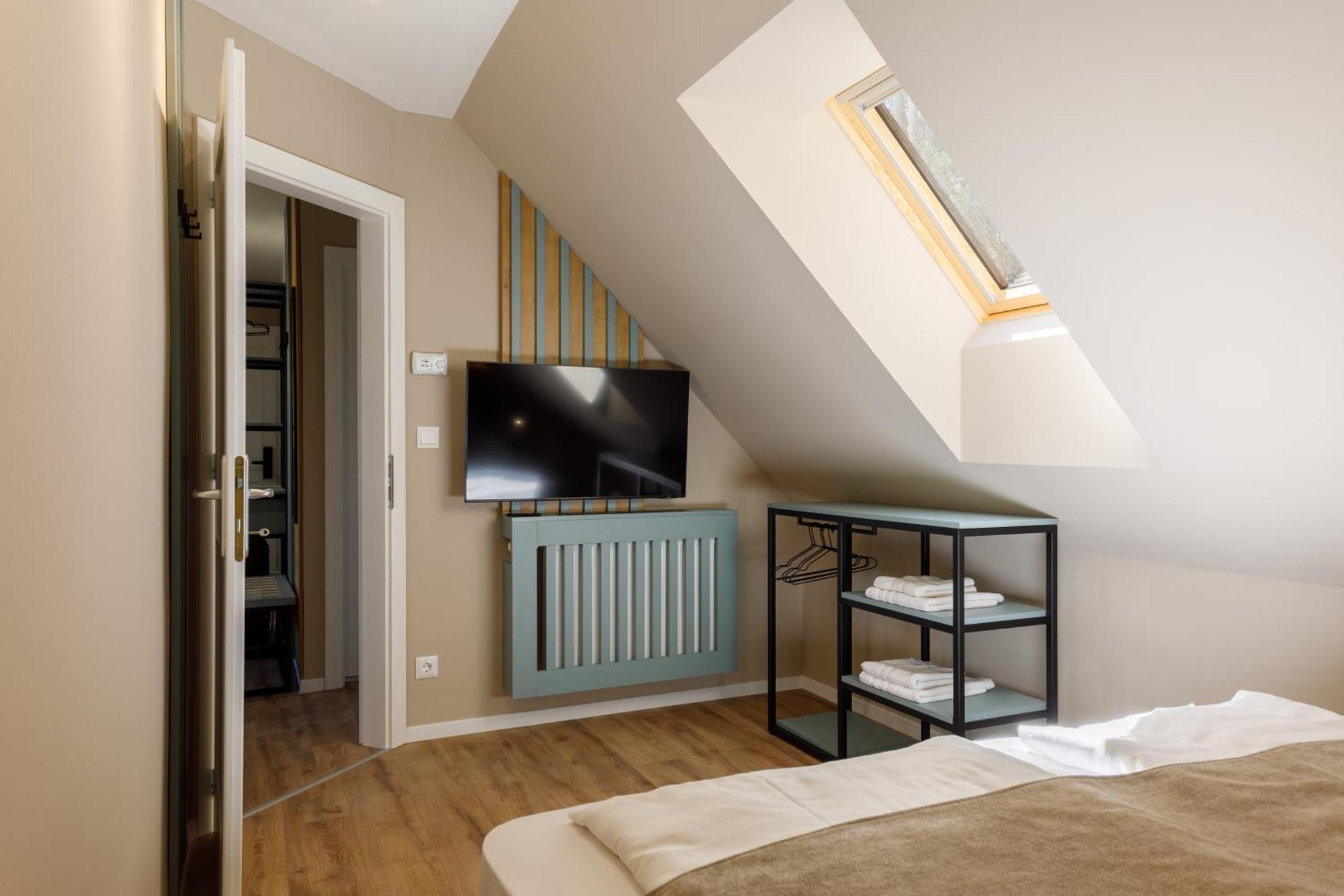 Lepke Apartmanhaz Es Etterem Tihany Bagian luar foto