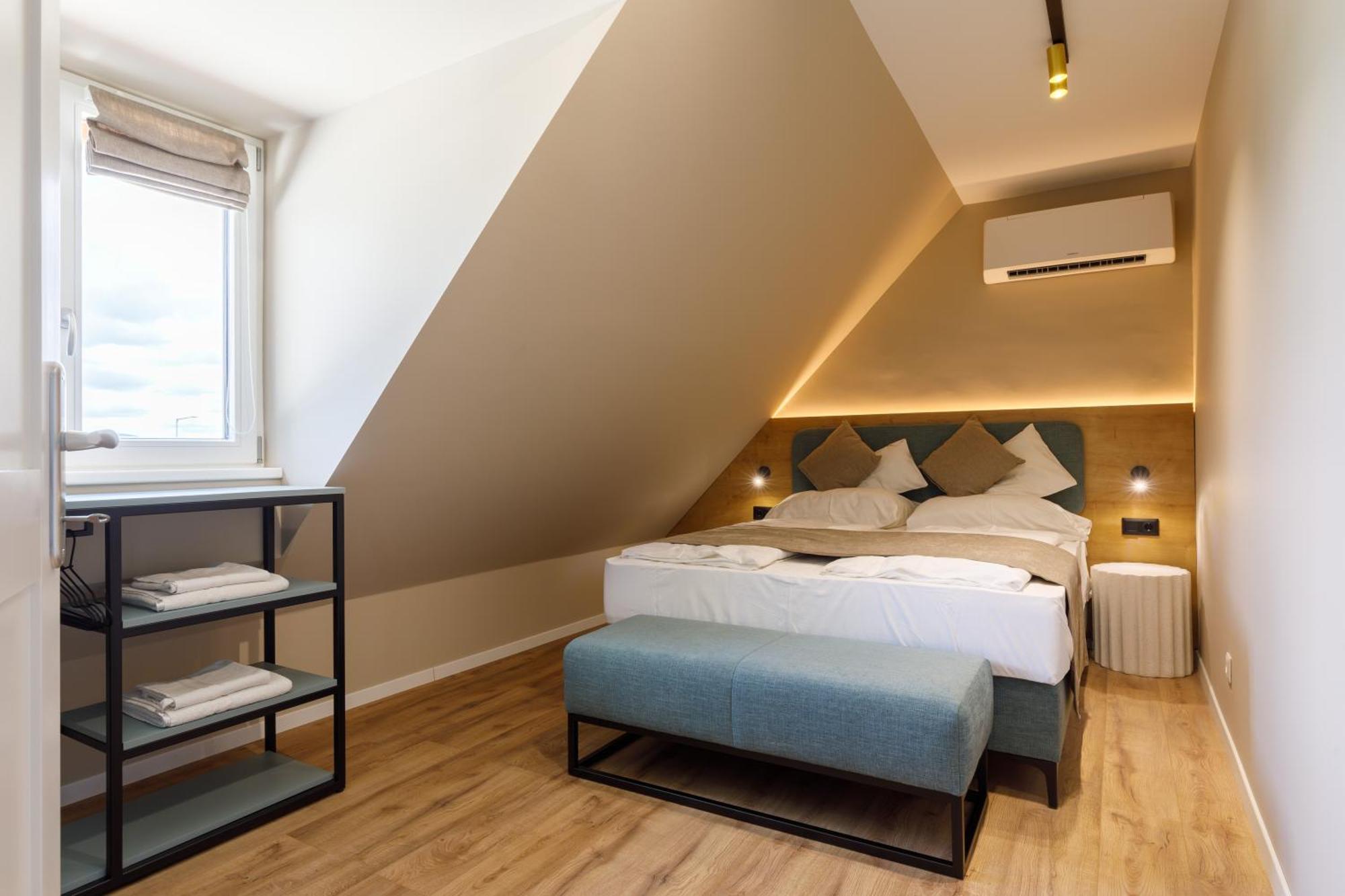 Lepke Apartmanhaz Es Etterem Tihany Bagian luar foto