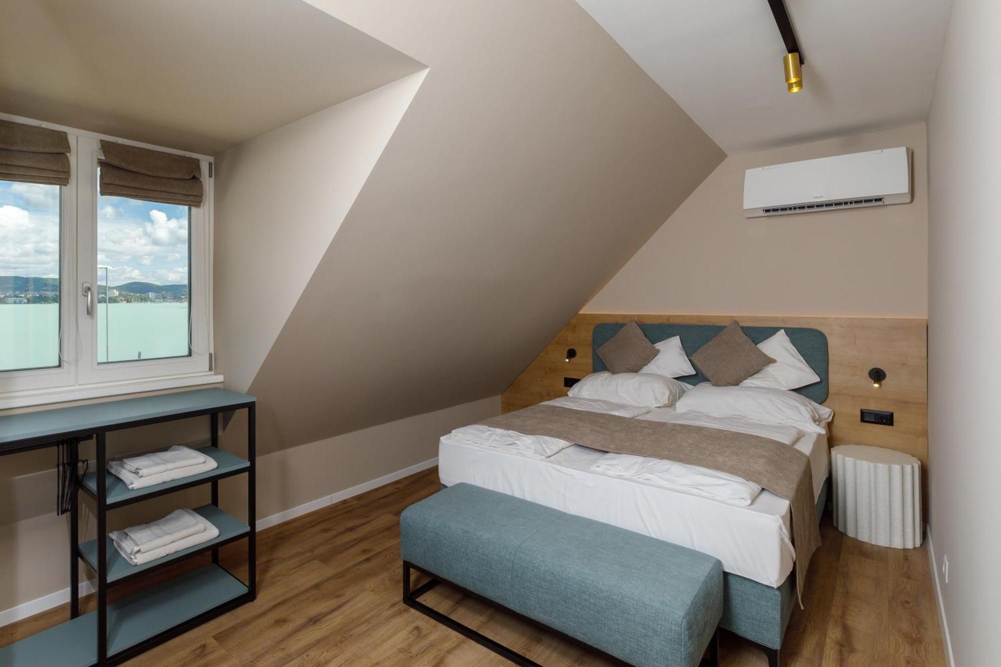 Lepke Apartmanhaz Es Etterem Tihany Bagian luar foto