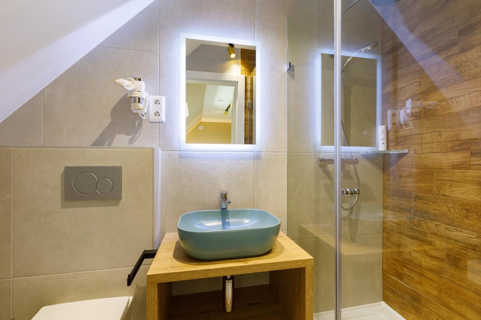 Lepke Apartmanhaz Es Etterem Tihany Bagian luar foto