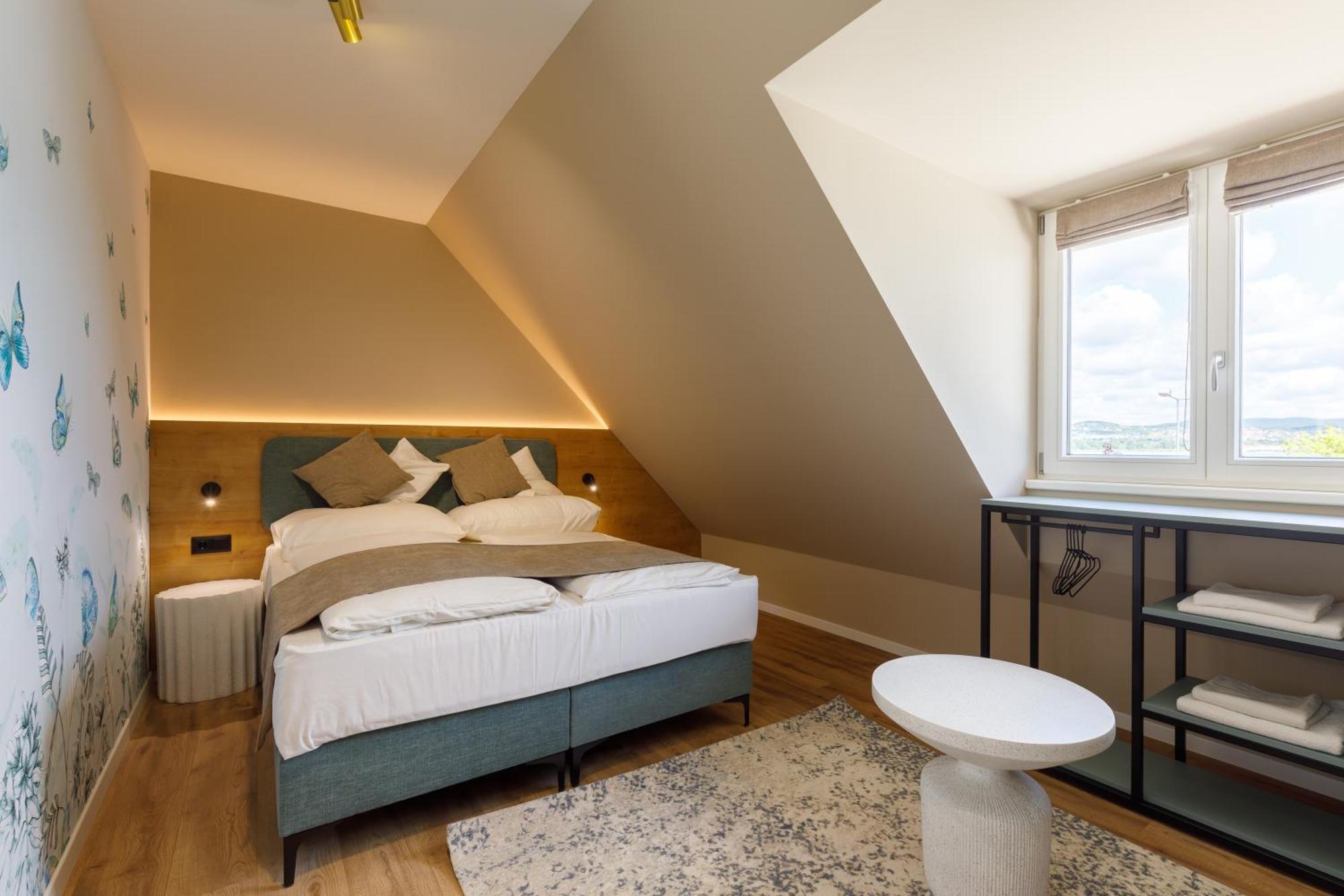 Lepke Apartmanhaz Es Etterem Tihany Bagian luar foto
