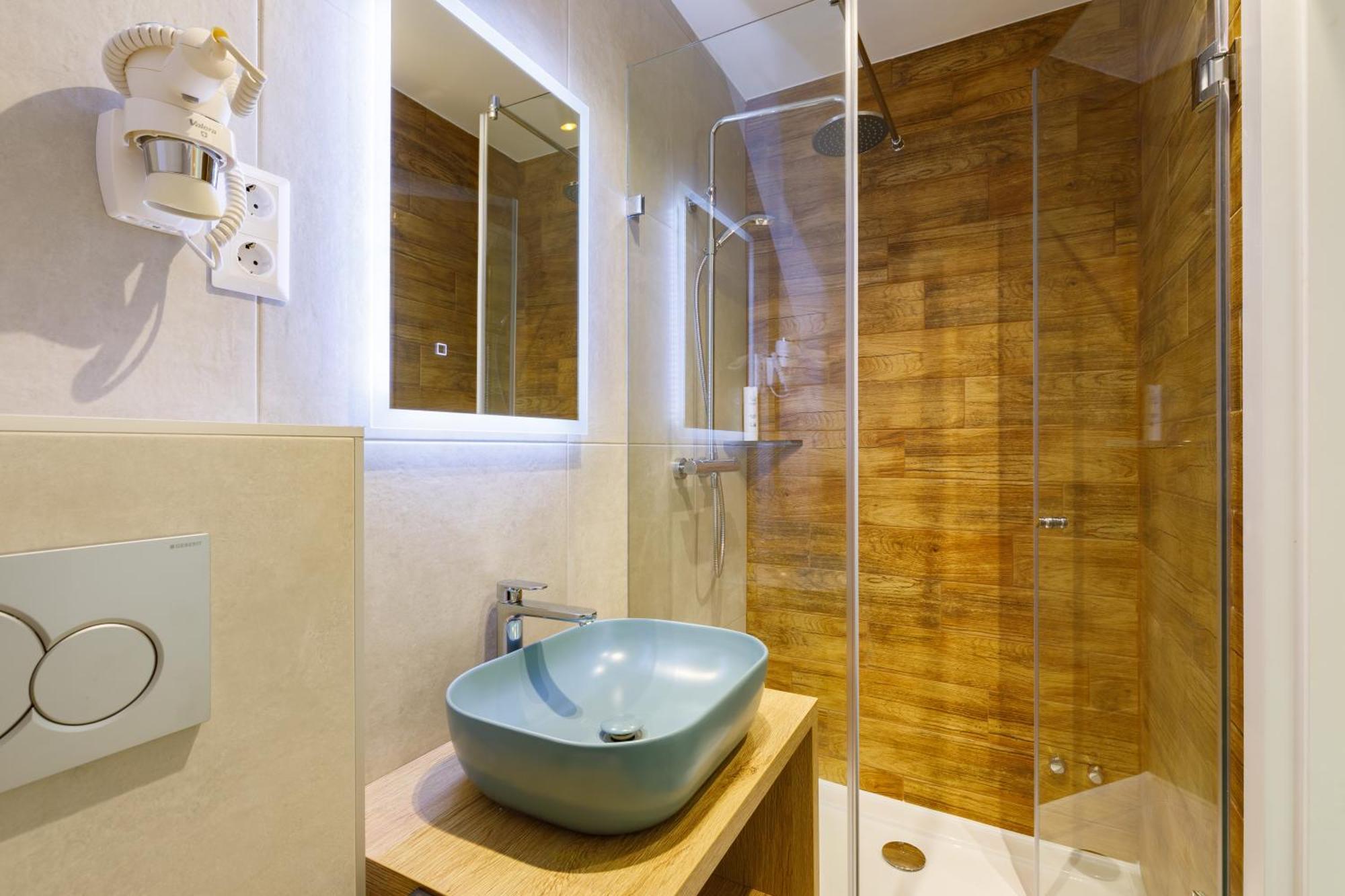 Lepke Apartmanhaz Es Etterem Tihany Bagian luar foto