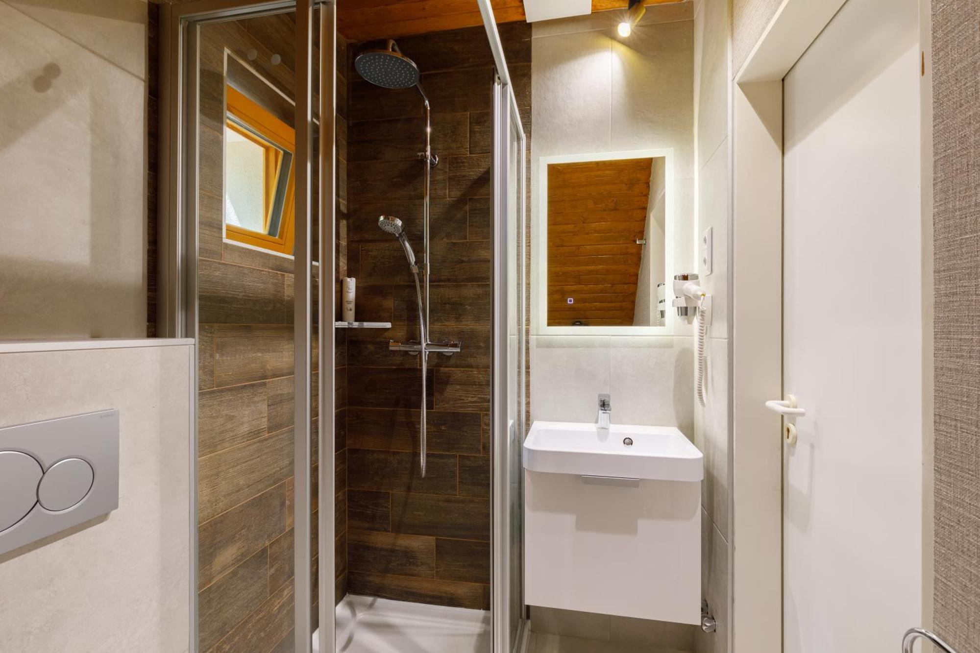 Lepke Apartmanhaz Es Etterem Tihany Bagian luar foto